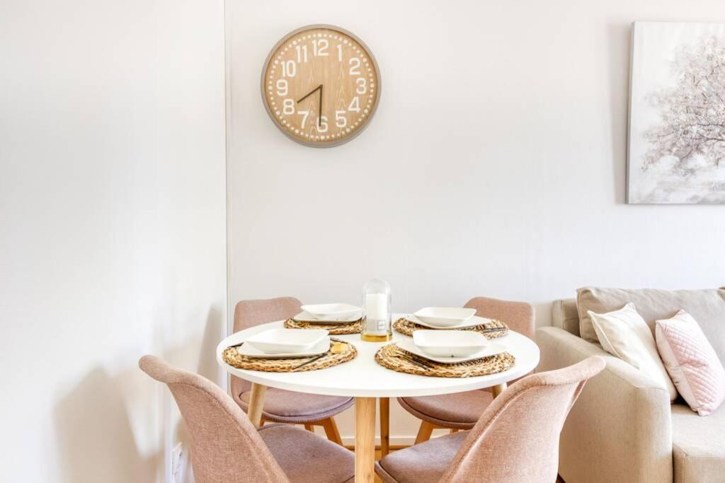 L'Elysee - Easy Check-In - Arrivee Autonome - Place Parking Privative - T2 Surequipe - Wifi - Netflix Apartment Courcouronnes Bagian luar foto