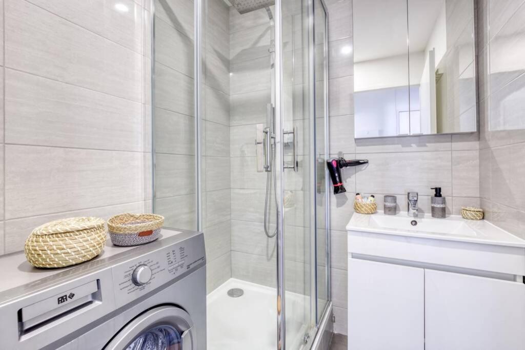 L'Elysee - Easy Check-In - Arrivee Autonome - Place Parking Privative - T2 Surequipe - Wifi - Netflix Apartment Courcouronnes Bagian luar foto