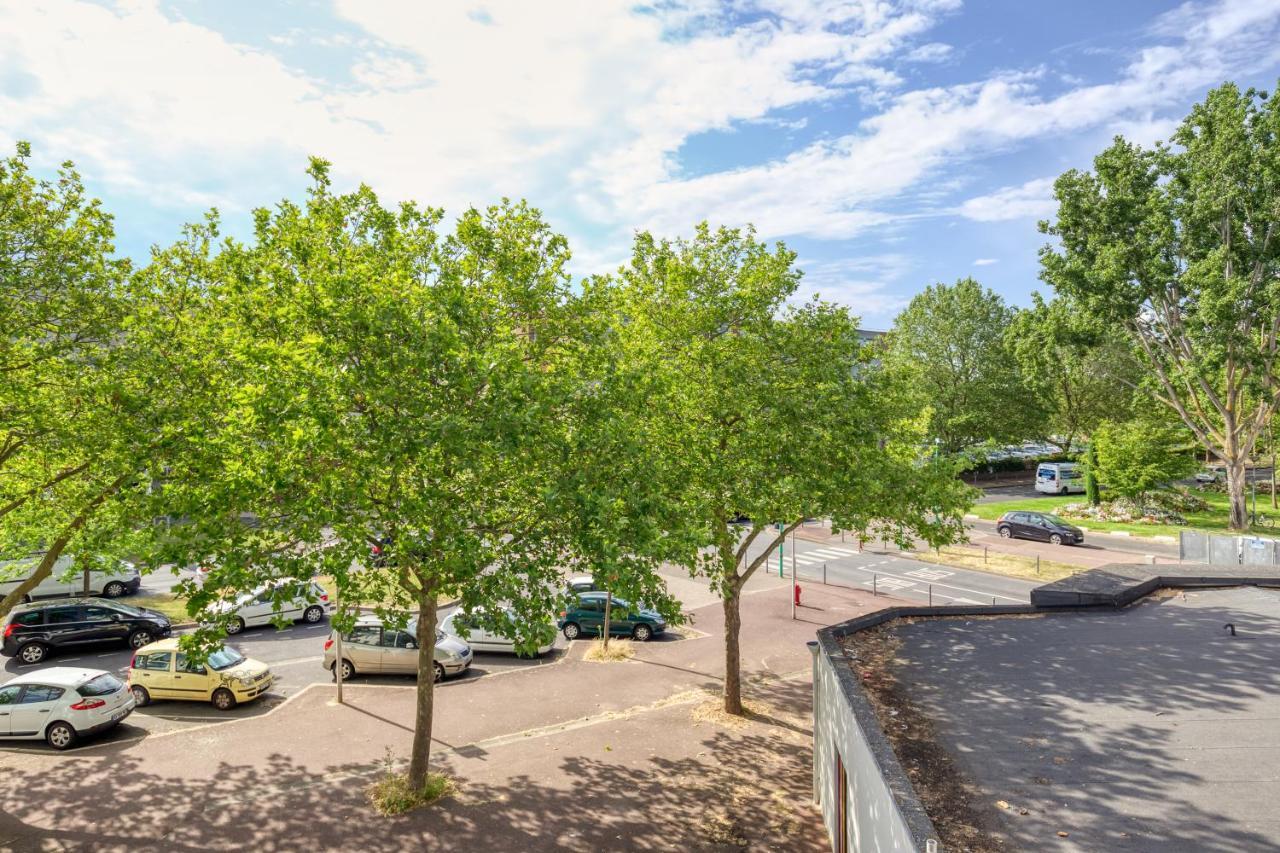 L'Elysee - Easy Check-In - Arrivee Autonome - Place Parking Privative - T2 Surequipe - Wifi - Netflix Apartment Courcouronnes Bagian luar foto