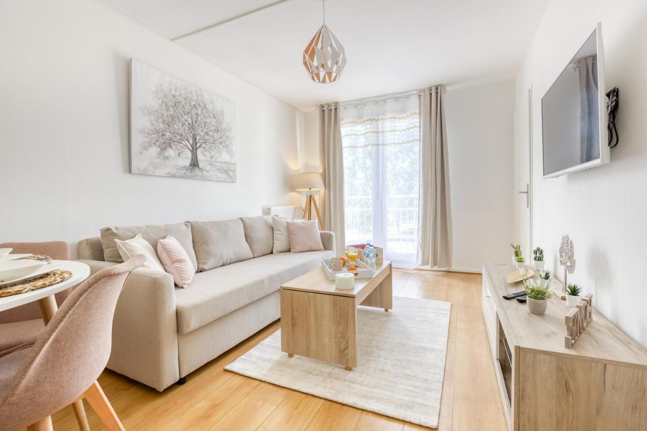 L'Elysee - Easy Check-In - Arrivee Autonome - Place Parking Privative - T2 Surequipe - Wifi - Netflix Apartment Courcouronnes Bagian luar foto